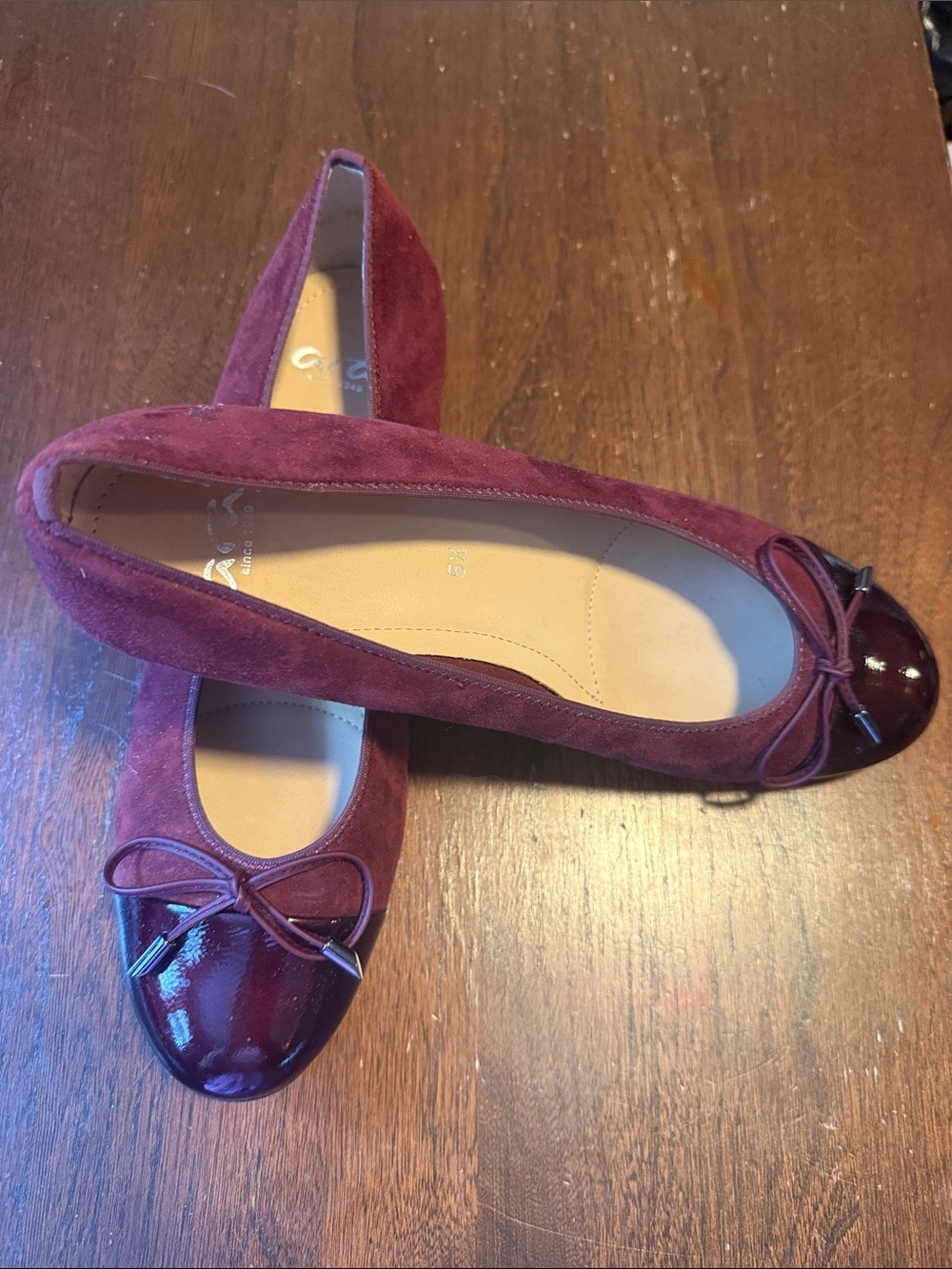 Classic Womens Burgundy Suede Ballet Flats with Patent Toe